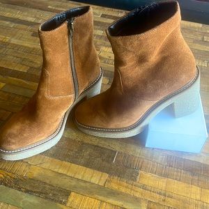 NEW unworn Clark’s Suede boots